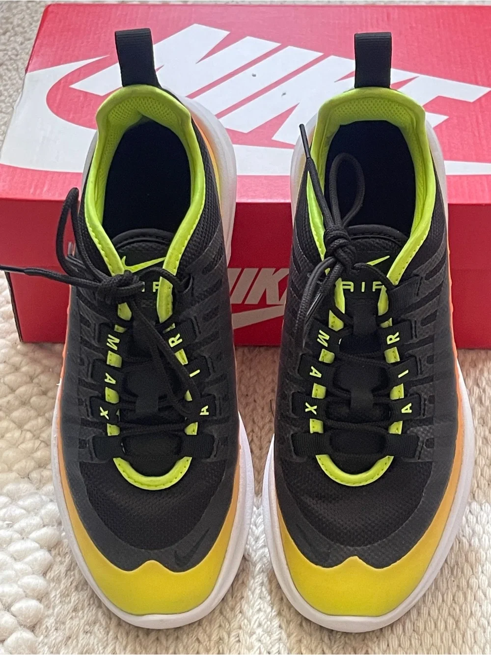Nike Air Max Axis RF. Size 5Y.